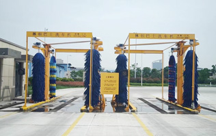 巴士、公交車用電腦洗車機(jī)，采用電腦控制，自動(dòng)化程度高