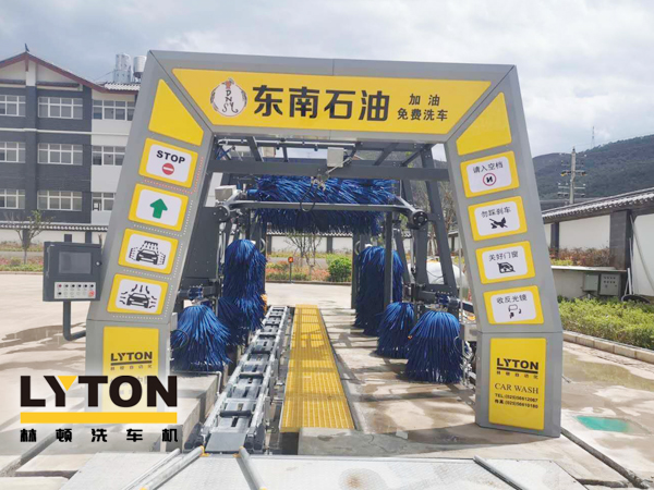 水流雙車轉(zhuǎn),橋小百座橫。云南麗江東南石油林頓電腦洗車機(jī)安裝完畢