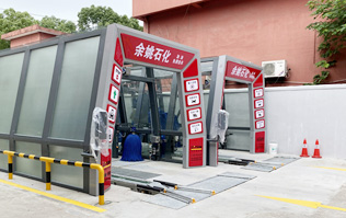 寧波余姚石化陽明西路站選配林頓FX11系列隧道式洗車機(jī)2套！加油免費(fèi)洗車，讓利于民，讓老百姓享受到真正的實(shí)惠！