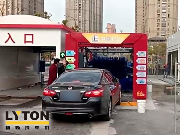 常州中石化加油站購(gòu)買(mǎi)FX-80-7雙風(fēng)機(jī)七刷隧道式電腦洗車機(jī)