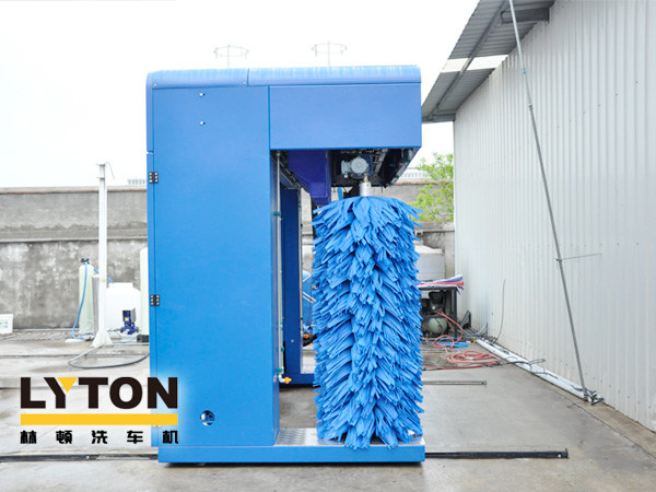 林頓新款GD-20A-5龍門(mén)往復(fù)式電腦洗車(chē)機(jī)整體熱浸鋅烤漆整機(jī)框架永不生銹，外形美觀大方。配泡棉軟刷、塑玻絲輪刷、低噪音固定式強(qiáng)力頂風(fēng)機(jī)系統(tǒng)，設(shè)備經(jīng)久耐用。