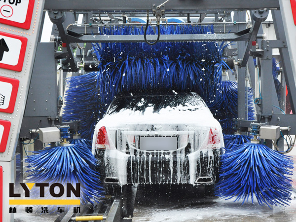 001型高泡洗車(chē)液，超潤(rùn)滑高泡洗車(chē)液，高效、環(huán)保、超濃縮，林頓電腦洗車(chē)機(jī)專(zhuān)用。