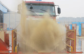 專為沖洗各類礦場(chǎng)運(yùn)輸車(chē)輛輪胎、底盤(pán)及兩側(cè)。集水循環(huán)使用、結(jié)構(gòu)輕、安裝便等諸多優(yōu)點(diǎn)——林頓電腦洗車(chē)機(jī)系列格柵式洗輪機(jī)