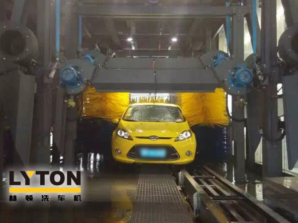 洗車機一點通——隧道式、往復(fù)式電腦洗車機工作方式異同點