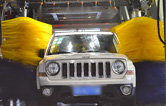 重要提醒！炎炎夏日，電腦洗車(chē)機(jī)設(shè)備洗車(chē)前務(wù)必記得先用玻璃水先冷卻擋風(fēng)玻璃，防止玻璃爆裂！