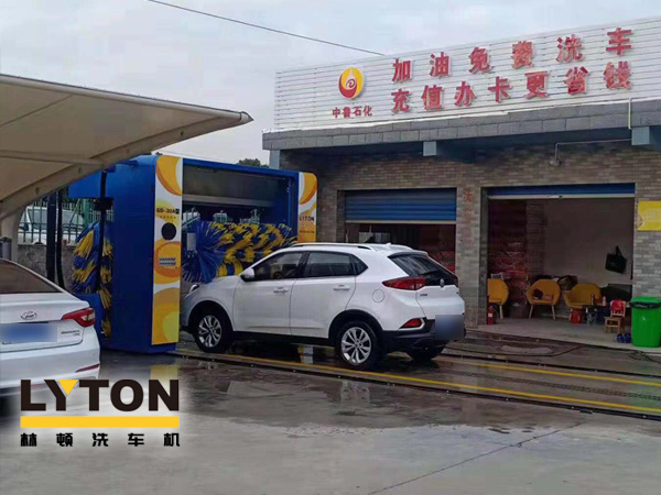 中魯石化加油站配置GD-20A型龍門(mén)往復(fù)式全自動(dòng)電腦洗車(chē)機(jī)！加油也可免費(fèi)洗車(chē)機(jī)啦！