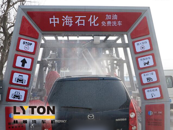 全自動(dòng)洗車機(jī)安裝場所之加油站!提升油站高品質(zhì)服務(wù)的企業(yè)形象，有利于口碑傳播！
