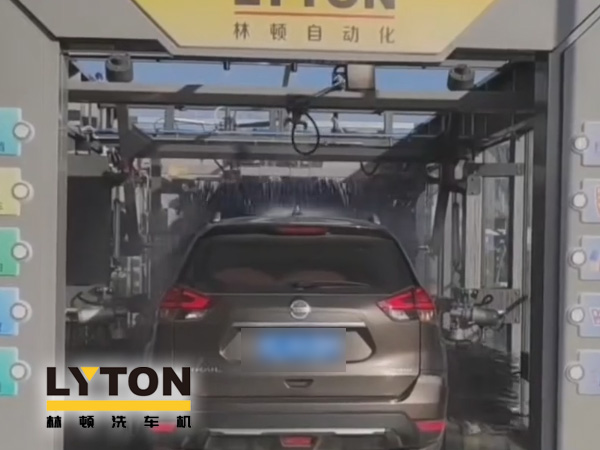 江南古鎮(zhèn)周莊網(wǎng)紅打卡加油站全自動洗車機安裝完工！現(xiàn)調(diào)試洗車！